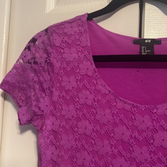 H&M short sleeve fitted lace overlay dress in purple size small - Picture 4 of 11